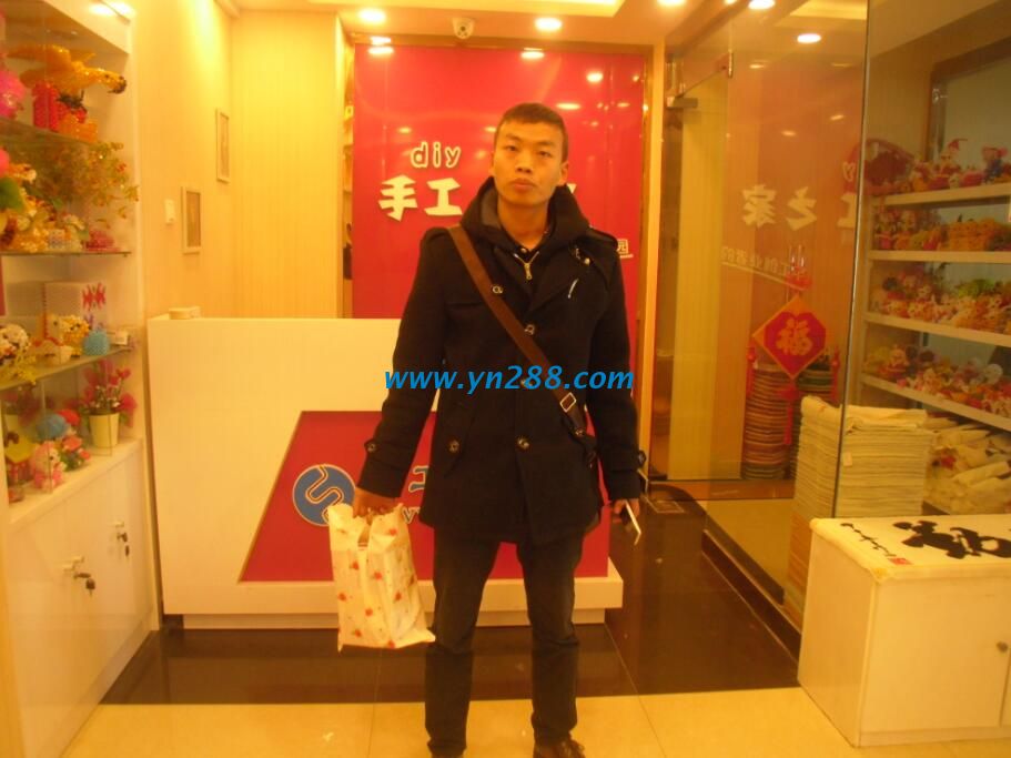 貴州安順王先生在家做手工活兼職 貴州安順王先生代替姐姐考察手工活外發(fā)加工