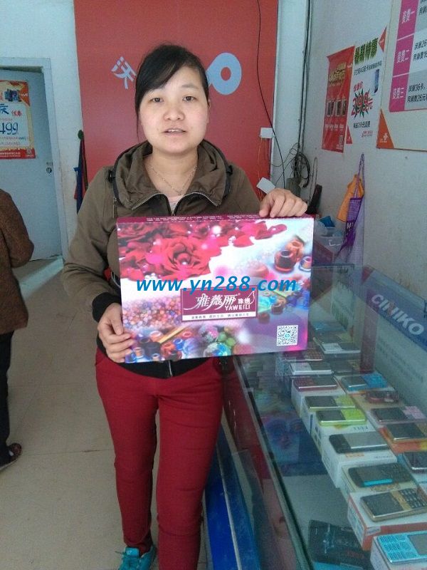重慶墊江手機店梅女士業(yè)余時間兼職做手工活珠繡加工掙錢 重慶墊江手機店梅女士業(yè)余時間兼職做手工活珠繡加工掙錢(圖1)