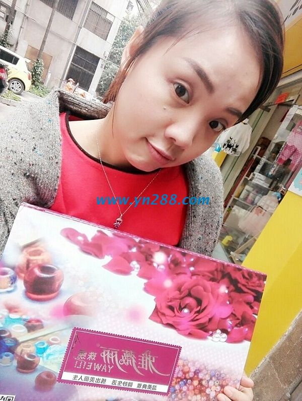 廣東江門(mén)童裝店陳女士業(yè)余時(shí)間兼職做手工活珠繡加工 廣東江門(mén)童裝店陳女士業(yè)余時(shí)間兼職做手工活珠繡加工(圖1)
