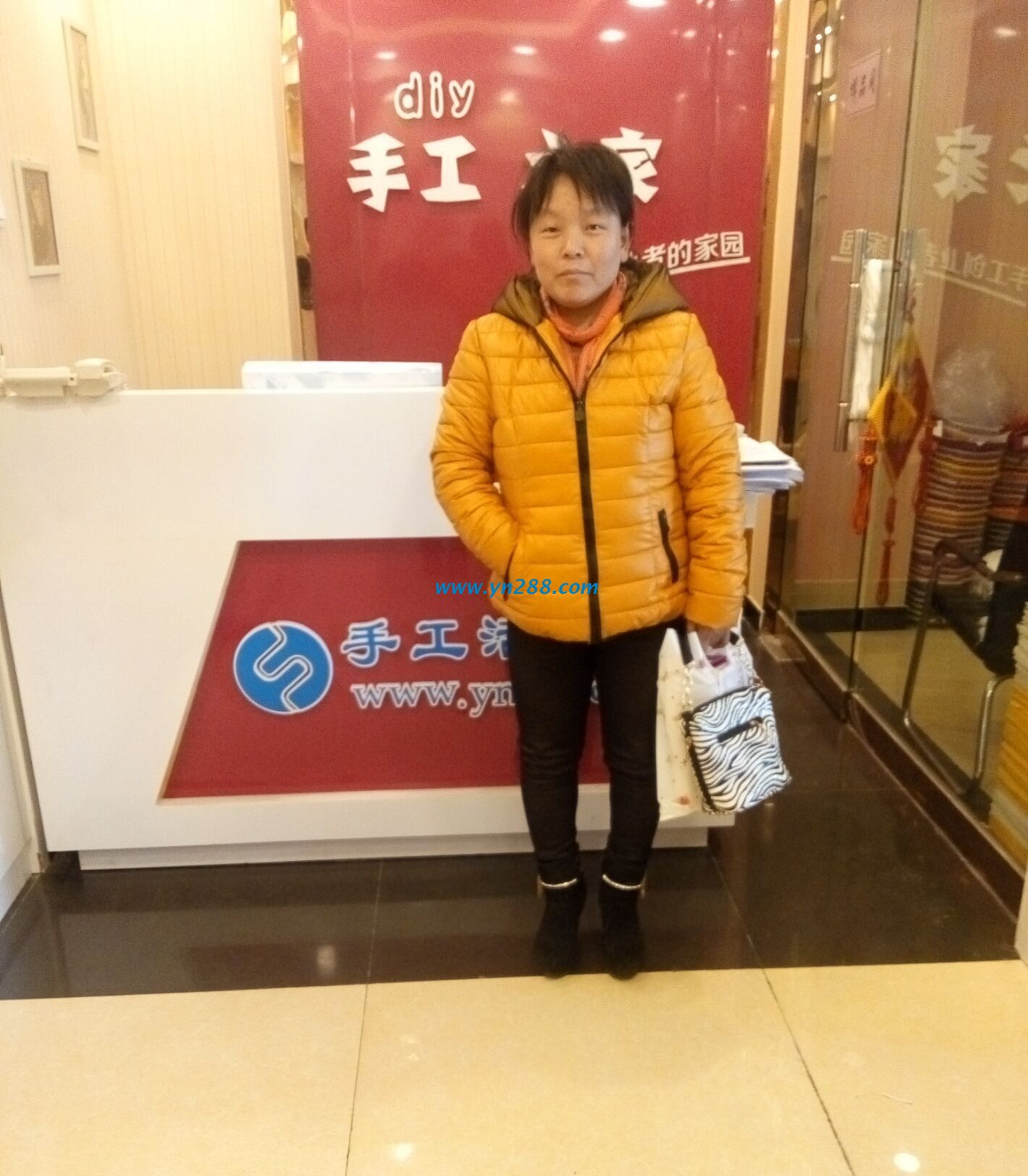 山東濟南王女士夫婦二人來到手工活之家總部考察，欲加盟代理(圖1)