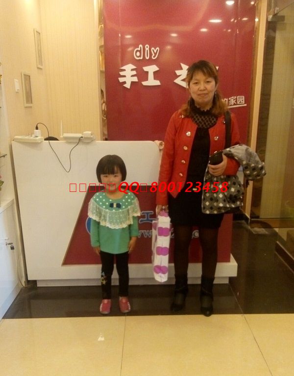 四川巴中百貨店扈女士帶寶寶來(lái)手工活之家考察，欲加盟代理組織人做手工活(圖1)