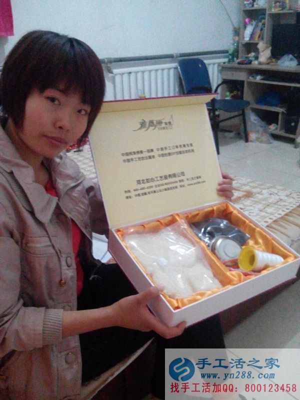 自由職業(yè)手工活兼職，河北保定李女士業(yè)余時間做手工活串珠繡掙錢(圖1)