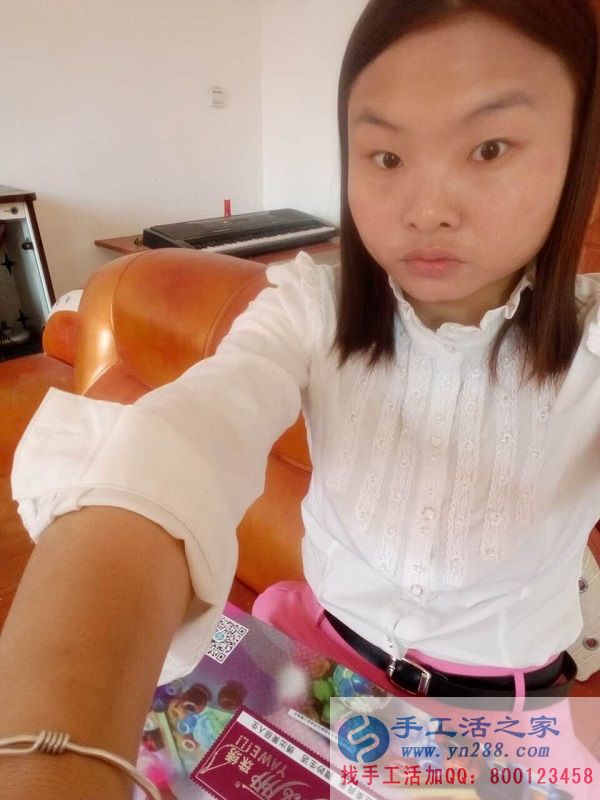 河南商城徐女士做手工活串珠繡，上班族業(yè)余時間兼職手工活賺外快(圖1)