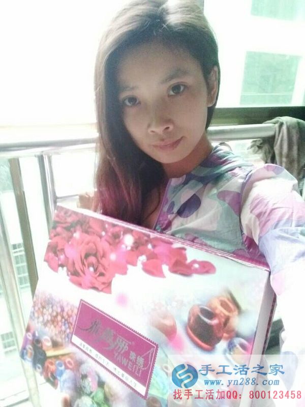 正規(guī)兼職手工活不交押金，湖南湘西鄒女士工作之余做手工活增收入(圖1)