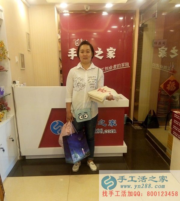 河南新鄉(xiāng)楊女士來(lái)手工活之家交貨，合格完成一套生肖圖案串珠繡(圖1)