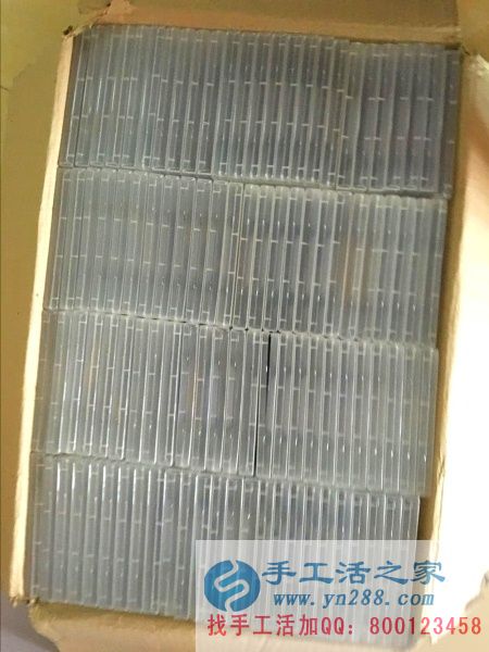 手工活之家外發(fā)加工2016年6月30日包貨 整理好的光盤整齊的放在箱子里