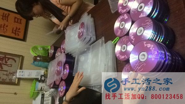 每一件光盤都找到了自己的外套，等待和客戶們見面