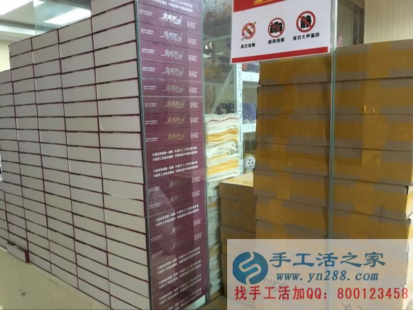 滿目整齊的禮盒，如待檢閱的士兵，震撼你我心靈