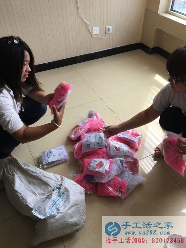 王女士對(duì)材料愛(ài)不釋手，就想馬上做