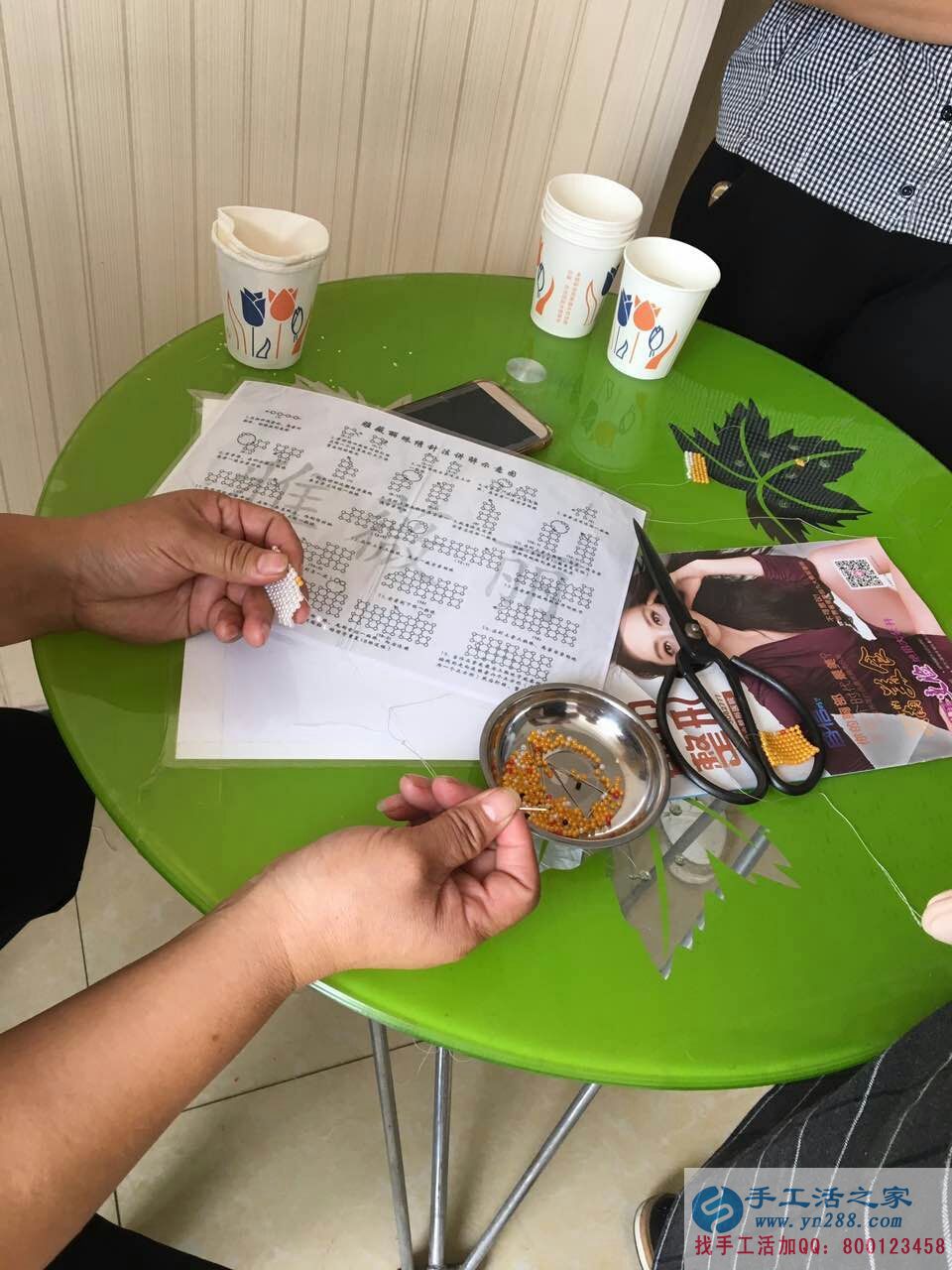 適合家庭婦女做的手工活，廣東佛山錢女士找到手工活串珠繡