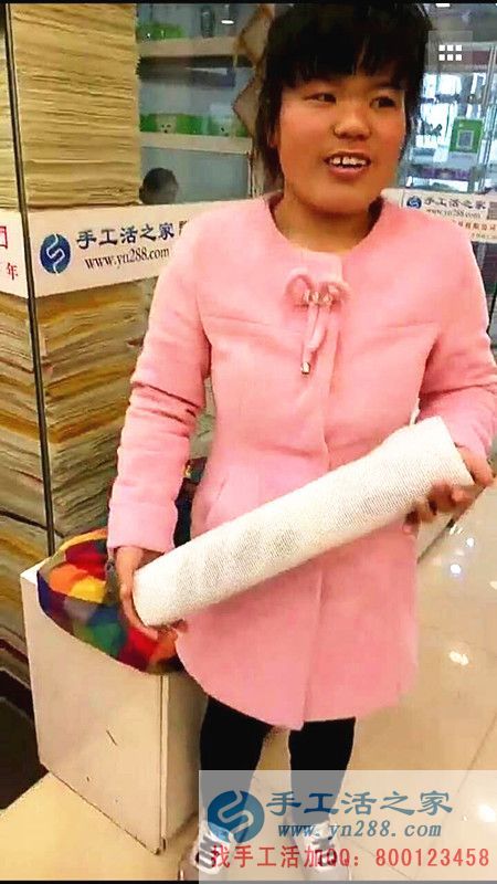 武安老客戶袁亞云冒雨來交貨，手工活之家成就一個(gè)平凡女人的不凡人生