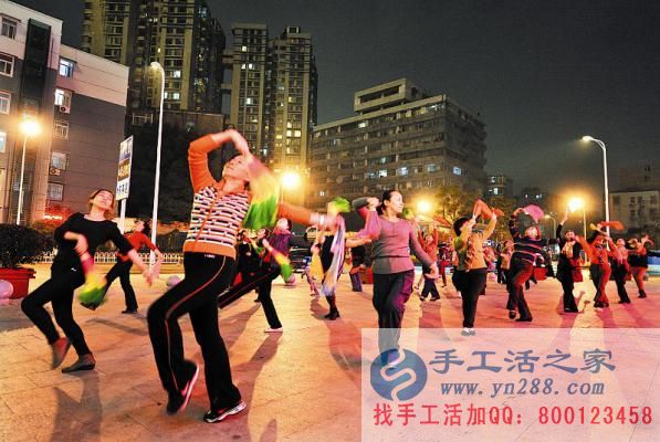 廣場舞跳出來的財富，河南淮陽彭女士在家做手工活為兒女減壓做貢獻