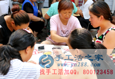被郝磊的創(chuàng)業(yè)故事所感動，山東濱州許女士決定在家做手工活嘗試自主創(chuàng)業(yè)
