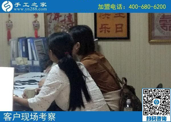 為了把家照顧好，為了多掙錢，湖南汩羅易女士選擇干這個，已經(jīng)半年多了