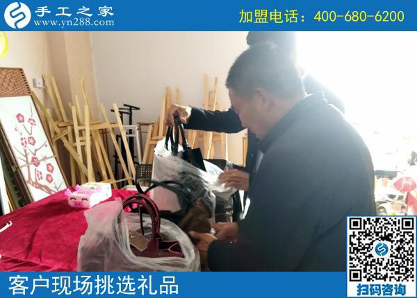 11月4日，手工活拿回家做，正規(guī)的外發(fā)手工活，就在這里。手工之家接待考察合作加工客戶剪影