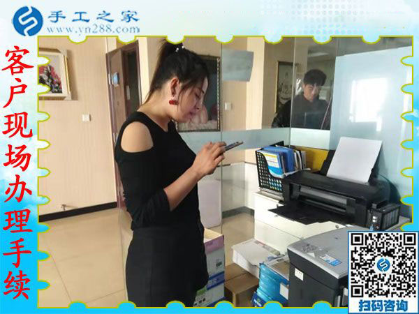12月11日，手工活在家賺錢，賺錢的手工活加盟項(xiàng)目就是珠繡外發(fā)手工活，手工之家接待考察加工客戶剪影