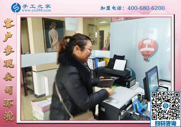 1月25日，手工活加盟項(xiàng)目，在家可以做的手工活，就是珠繡外發(fā)手工活，手工之家接待考察加工客戶剪影