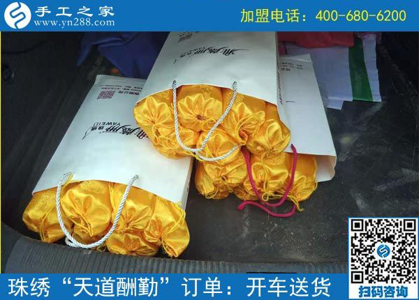 為了讓客戶滿意，這個(gè)老板選擇親自送貨  