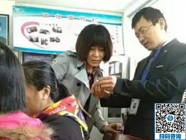 走進社區(qū)，讓珠繡手工成為大家脫貧致富的一件法寶！----記手工之家走進社區(qū)培訓串珠手工活動