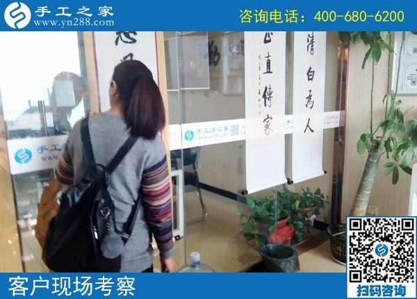 美女的愛(ài)好與同齡人不一樣，江蘇泰興黃女士做珠繡免押金手工活掙錢