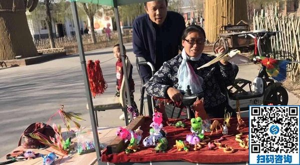 讓更多的民間手工和民間手工藝人在這個舞臺上一起高飛！------記手工之家郝總到訪糧畫小鎮(zhèn)，探訪草編大師李素云