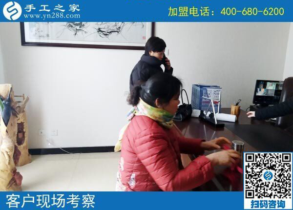 從真實的現(xiàn)場體驗開始，山東濟(jì)寧張女士把好的手工活拿回家做掙錢