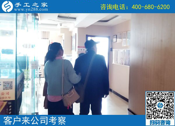 讓家人也跟著一起做手工加工掙錢，四川瀘州李女士有這個驕傲的資本