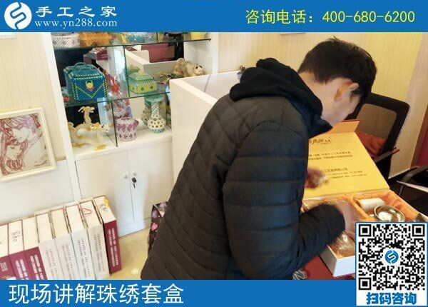 90后小伙做手工：陜西商洛市王先生來(lái)手工之家考察合作拿貨(圖1)