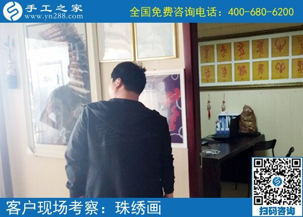 夫妻一起做正規(guī)外發(fā)手工活掙錢(qián)，河南平輿孫先生家里的生活越來(lái)越好