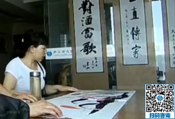 一點(diǎn)時(shí)間也不耽誤，河南洛陽劉女士寄回成品后手里還有珠繡外發(fā)手工活做