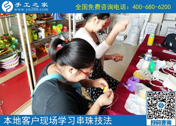 暑假要多掙錢，河北邯鄲曹女士做珠繡正規(guī)供料的手工活的時間多了