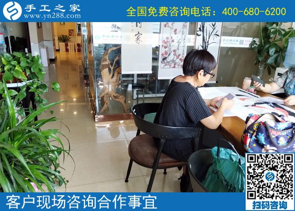 通過(guò)在家做手工活賺錢(qián)，湖南常德家庭婦女姜女士實(shí)現(xiàn)自身價(jià)值