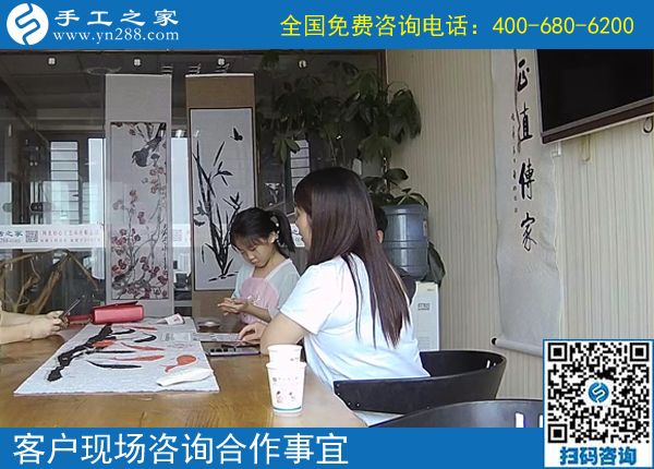 珠小孔大很好穿，河南開封于女士在家做手工活外發(fā)加工掙錢
