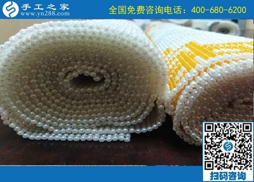 在周?chē)说难壑校R先生夫婦的生活是幸福的，除了羨慕之外，更多的是佩服，夫妻倆都是在外上班掙工資的，工作不錯(cuò)，而且空閑時(shí)間兩個(gè)人還一起做著一份手工活兼職，在家還有一份收入，更主要的兩個(gè)人都很喜歡，還能在一起做。 家住安徽靈璧的馬先生夫婦，以前下班后也跟很多上班族一樣，沒(méi)什么事干，馬先生出去跟朋友喝酒聊天，妻子在家看看電視追追劇，雖然日子也很平淡，但兩人少了交流，生活里總感覺(jué)缺點(diǎn)什么。 正是這樣情況長(zhǎng)期存在，正是兩個(gè)人都意識(shí)到這個(gè)問(wèn)題，所以第一次看到手工之家的勵(lì)志珠可以寄到家做的手工活時(shí)，夫婦兩人的意見(jiàn)高度一致，都想趕緊考察一下，然后把這個(gè)手工活拿回家做。 一番了解、一次考察，成就了馬先生夫婦的好兼職，勵(lì)志珠針?lè)ê?jiǎn)單、干凈衛(wèi)生、時(shí)間自由、成品高端，非常適合兩個(gè)人。兩個(gè)人都做的很認(rèn)真，也都做的很好，馬先生雖然是個(gè)男士，但有時(shí)做得比妻子做的還好。 不出門(mén)在家做手工，不僅讓馬先生夫婦有了一份收入，更讓兩個(gè)人能常常坐在一起、相互交流、有說(shuō)有笑。這一次，馬先生寄回一批珠繡成品，結(jié)算加工費(fèi)720元。