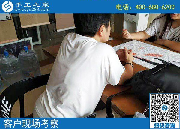 8月22日，想接正規(guī)廠家的手工活，很多人選擇這個(gè)沒(méi)有門檻的手工活，手工之家接待考察加工客戶剪影