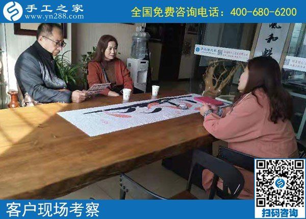 10月25日，就業(yè)創(chuàng)業(yè)無障礙的手工活創(chuàng)業(yè)好項(xiàng)目，可以選擇勵志珠珠繡，手工之家接待考察加工客戶剪影