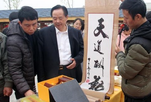 入選非遺的勵志珠珠繡這么火，這個珠繡手工是怎么回事？
