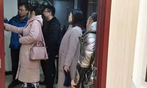加大珠繡市場化、著重產(chǎn)品創(chuàng)新------記邯鄲學(xué)院文化產(chǎn)業(yè)管理專業(yè)主任一行到手工之家調(diào)研指導(dǎo)