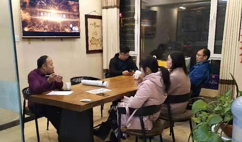 加大珠繡市場化、著重產(chǎn)品創(chuàng)新------記邯鄲學(xué)院文化產(chǎn)業(yè)管理專業(yè)主任一行到手工之家調(diào)研指導(dǎo)