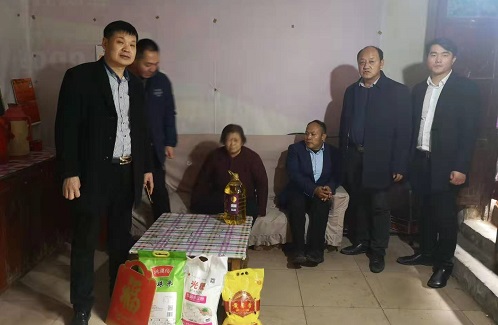 心懷公益、助力扶貧 --- --- 手工之家郝總與邯山區(qū)工商聯(lián)愛心企業(yè)家一起參加送溫暖春節(jié)慰問活動
