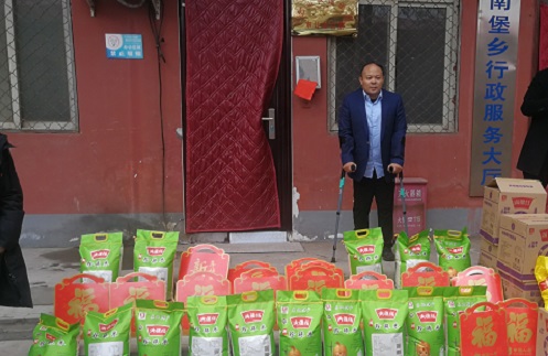 心懷公益、助力扶貧 --- --- 手工之家郝總與邯山區(qū)工商聯(lián)愛心企業(yè)家一起參加送溫暖春節(jié)慰問活動