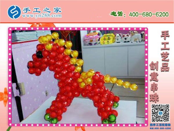 婆媳一起做手工活加工，一起說(shuō)說(shuō)笑笑把錢(qián)掙(圖1)