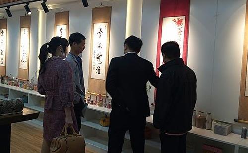 邯鄲市委宣傳部文化產(chǎn)業(yè)改革處張宗強(qiáng)處長、何文毅處長一行蒞臨手工之家參觀指導(dǎo)工作