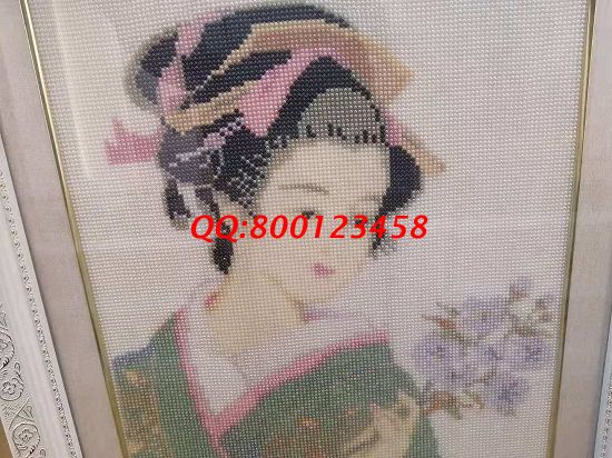 2月13日，串珠手工活外發(fā)加工，手工外發(fā)，手工之家服務(wù)貼心，珠繡串珠手工活靠譜，圖為勵(lì)志珠珠繡串珠產(chǎn)品細(xì)節(jié)剪影