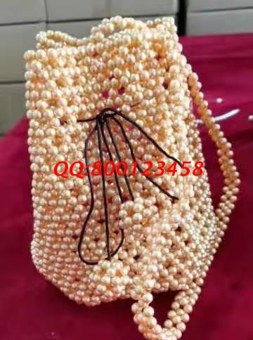 2月4日，把手工活拿回家做，服務(wù)完善的手工之家是大家的選擇，珠繡純手工珠包實(shí)拍