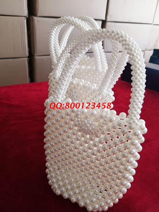 2月4日，把手工活拿回家做，服務(wù)完善的手工之家是大家的選擇，珠繡純手工珠包實(shí)拍