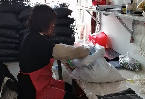 發(fā)貨、整理兩不誤------手工之家材料庫(kù)年終大盤點(diǎn)行動(dòng)開始