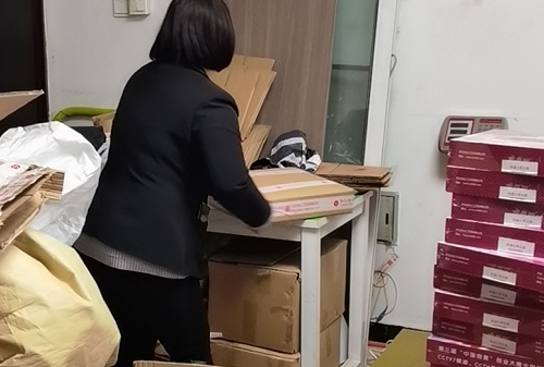 發(fā)貨、整理兩不誤------手工之家材料庫(kù)年終大盤點(diǎn)行動(dòng)開始發(fā)貨、整理兩不誤------手工之家材料庫(kù)年終大盤點(diǎn)行動(dòng)開始