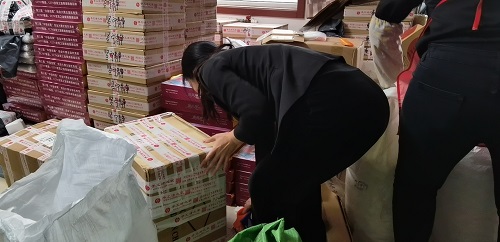 發(fā)貨、整理兩不誤------手工之家材料庫(kù)年終大盤點(diǎn)行動(dòng)開始