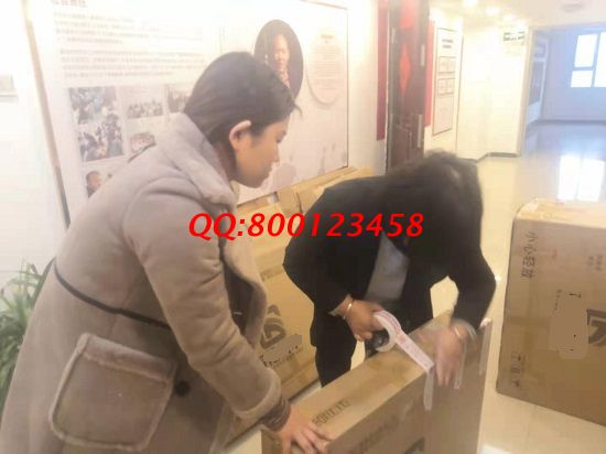 2月24日，靠譜的手工活外發(fā)，長期穩(wěn)定的外發(fā)手工活就選手工之家，供不應(yīng)求，新一批“擺攤神器”，剛?cè)霂炀图某鋈チ? />圖為對即將發(fā)貨的擺攤神器，配備好相關(guān)的物品，打包發(fā)貨。</p>
<p style=